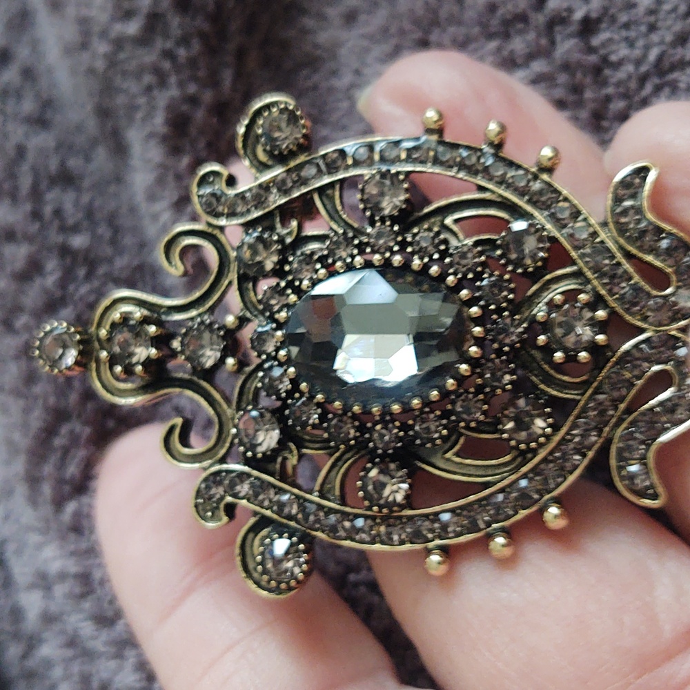 Smokey Rhinestone Medallion Brooch - Picture 4 of 4
